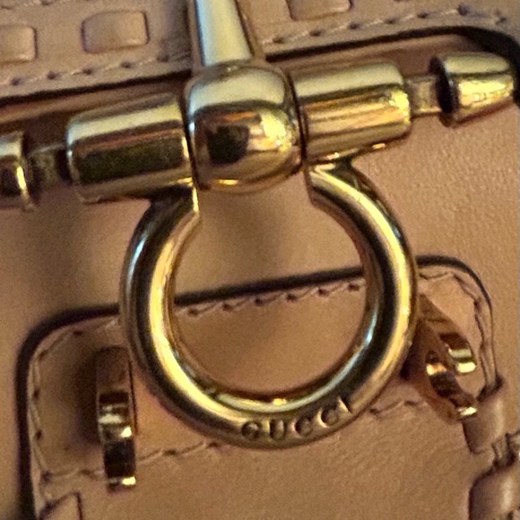 GUCCI
Leather Snaffle Bit Small Shoulder Bag Beige - Picture 6 of 17